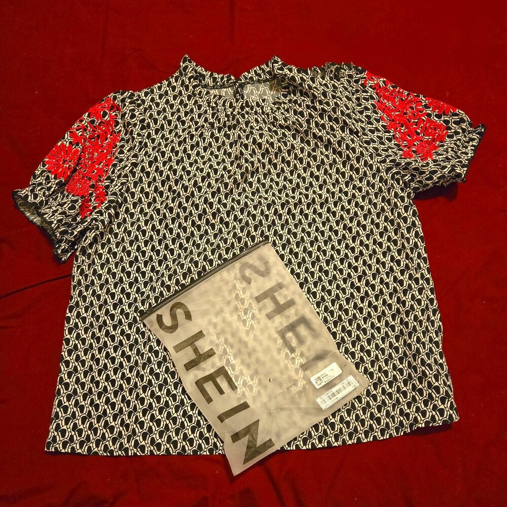 🆕 SHEIN VCAY Plus Size Floral Embroidered Short-Sleeved Shirt